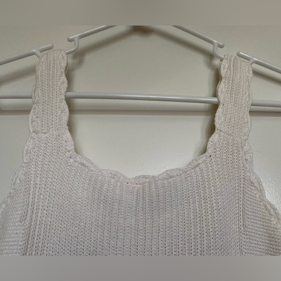 ANTHROPOLOGIE Ivory sweater with scalloped edges at neck, sleeves, hem - Picture 4 of 7